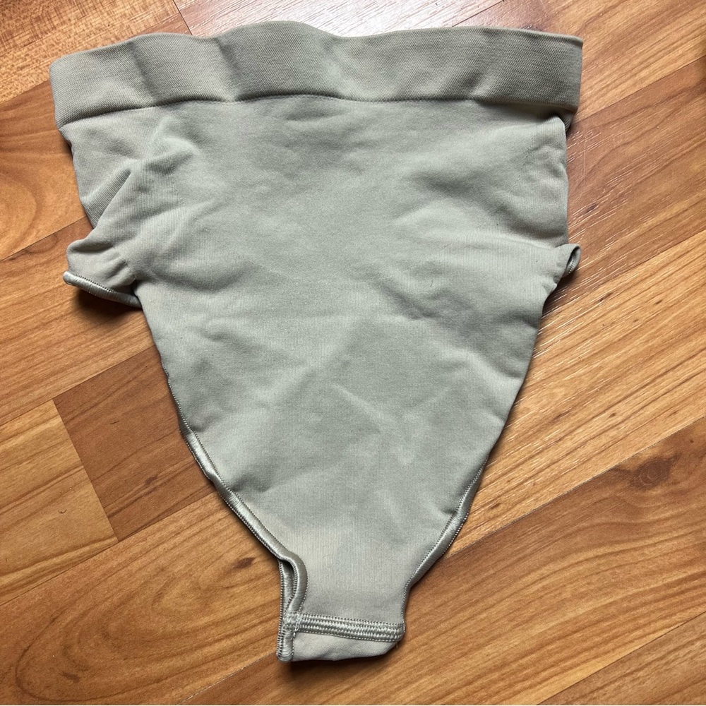 SKIMS SEAMLESS SCULPT MID WAIST THONG NWOT - CLAY